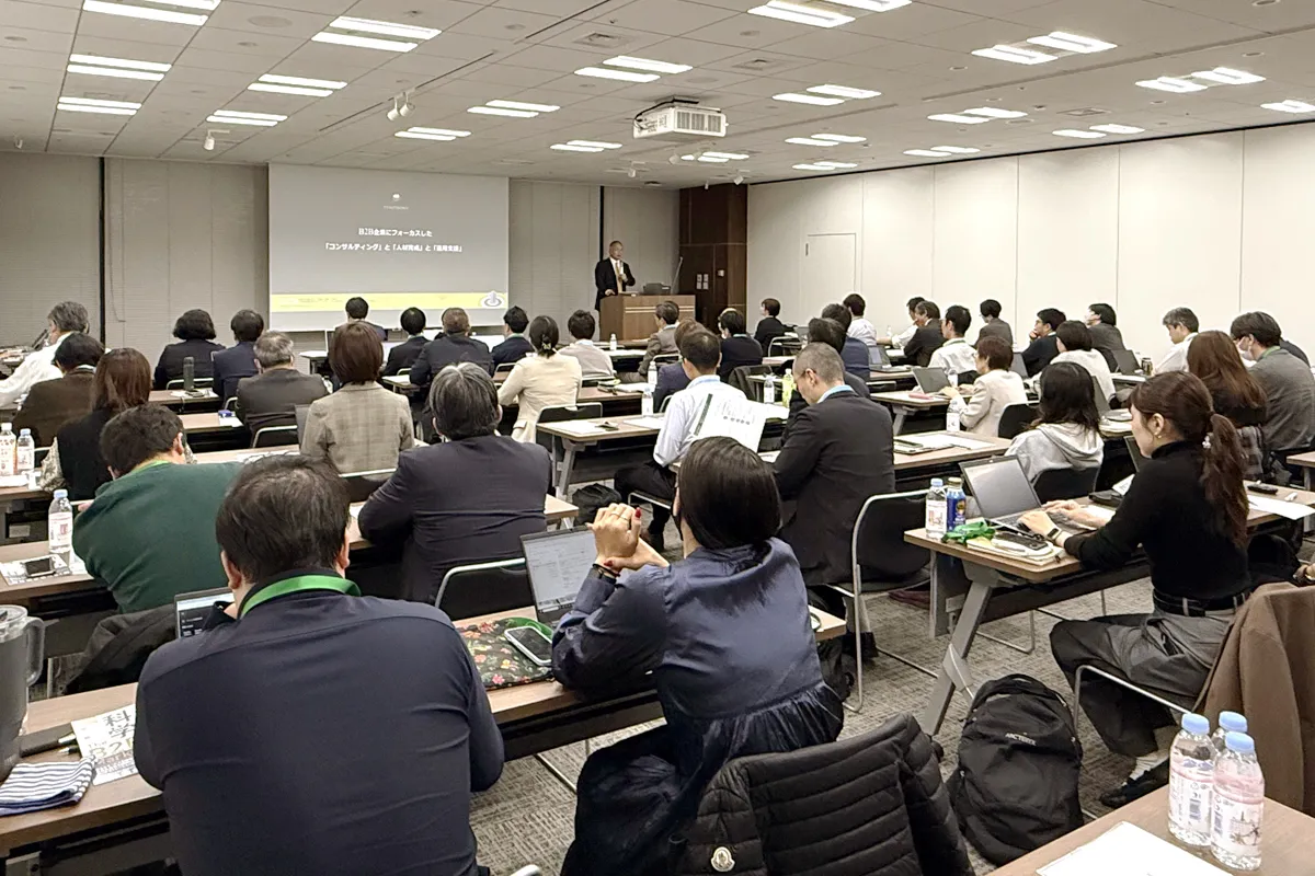 当社代表 庭山による講義の様子